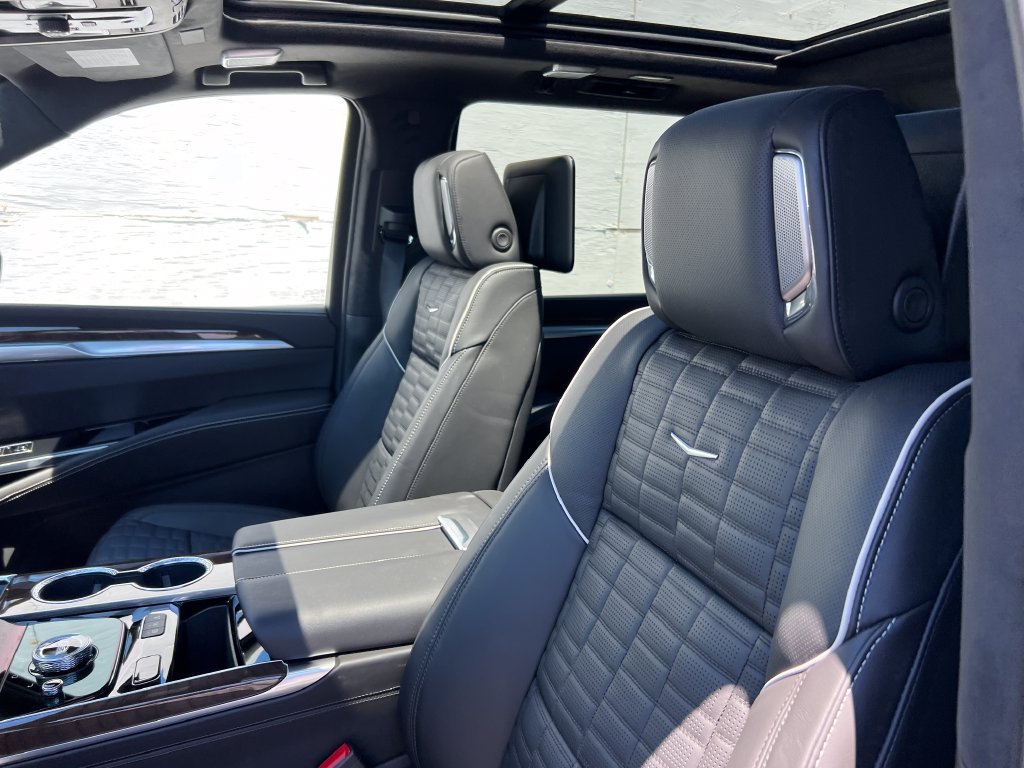New 2026 Cadillac Escalade Platinum Luxury AWD/4WD image 11