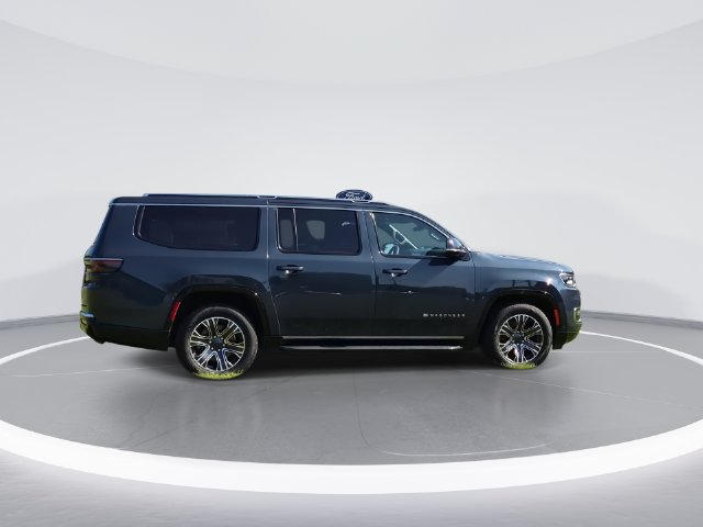 Used 2024 Jeep Wagoneer L Series II w/ Flexible Seating Group AWD/4WD image 8