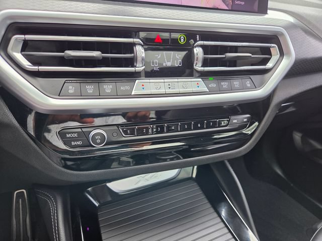 Used 2023 BMW X4 xDrive30i w/ M Sport Package AWD/4WD image 32
