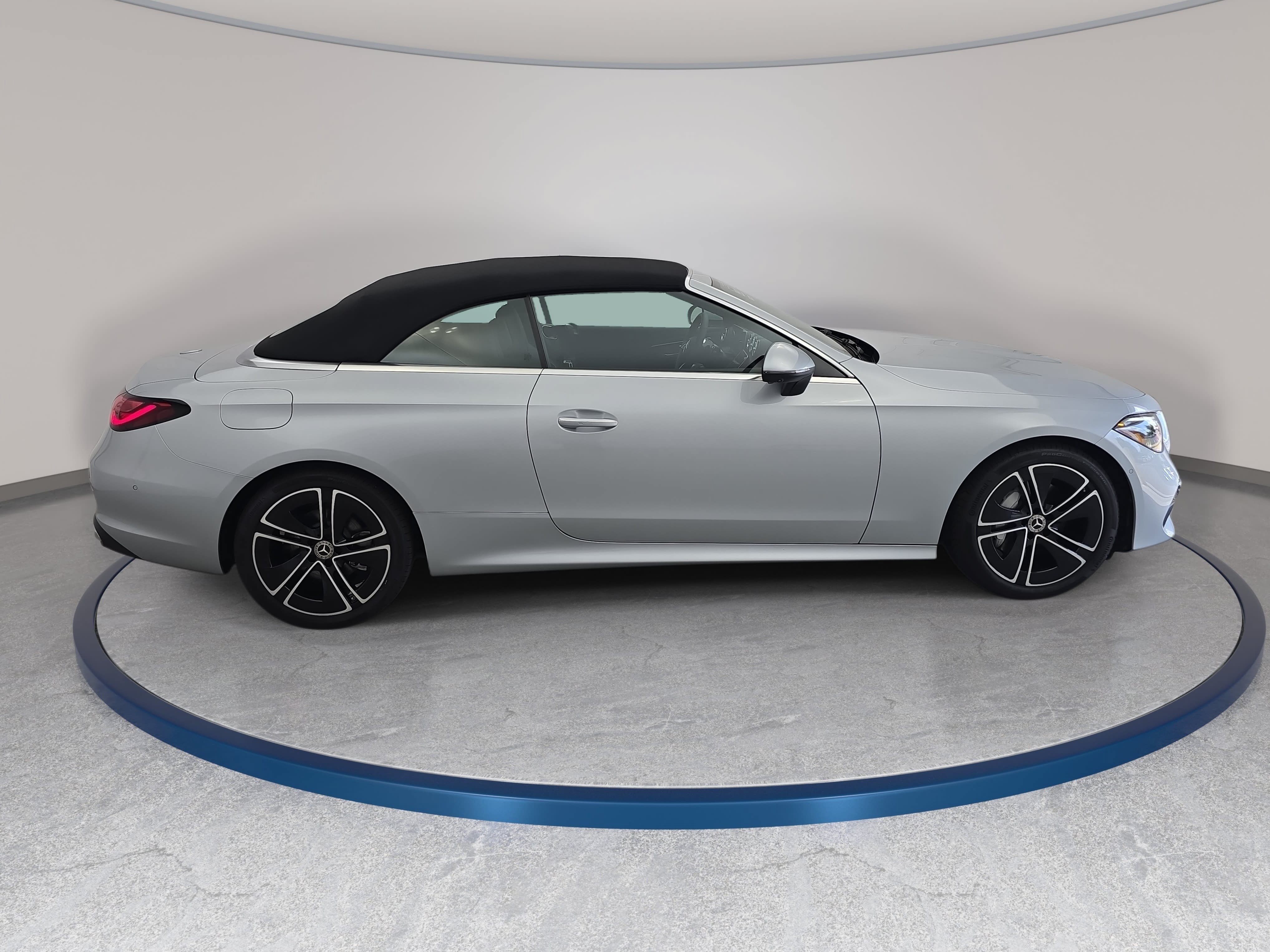 Certified 2026 Mercedes-Benz CLE 300 4MATIC Cabriolet image 4