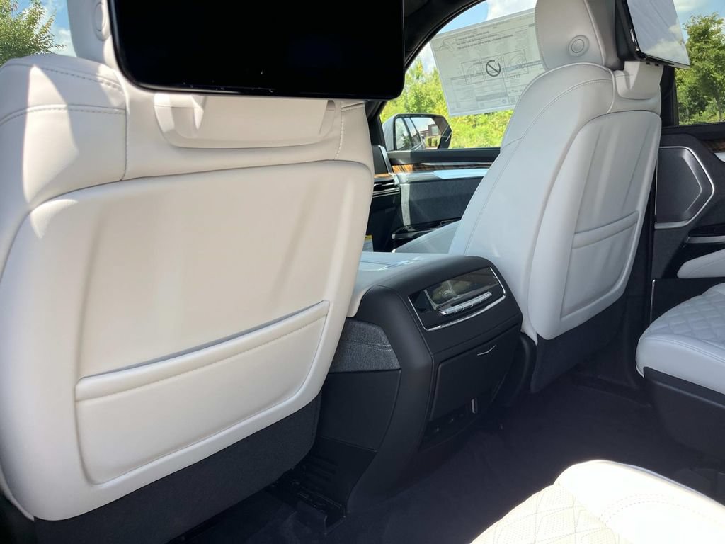 New 2026 Cadillac Escalade Platinum Sport w/ LPO, ONYX Package AWD/4WD image 21