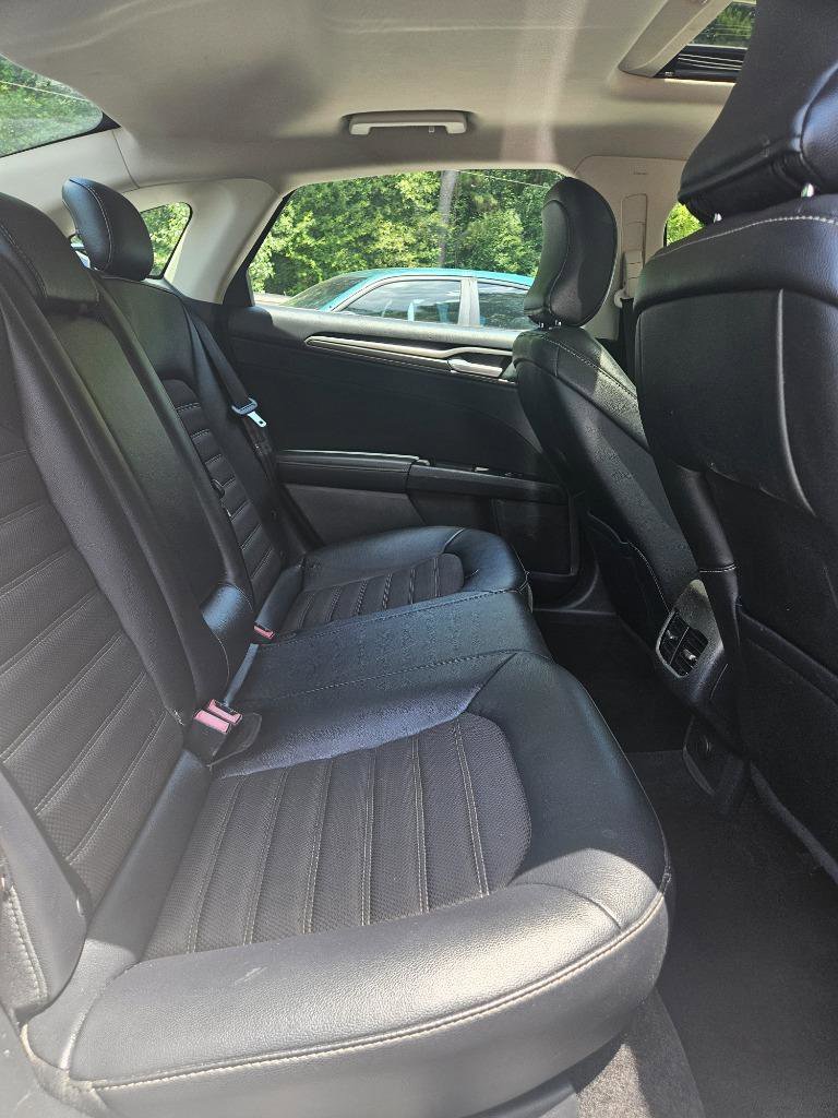 Used 2017 Ford Fusion SE w/ Equipment Group 601A FWD image 37