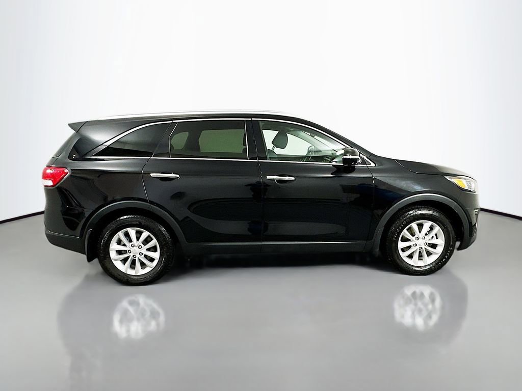Used 2018 Kia Sorento LX image 4
