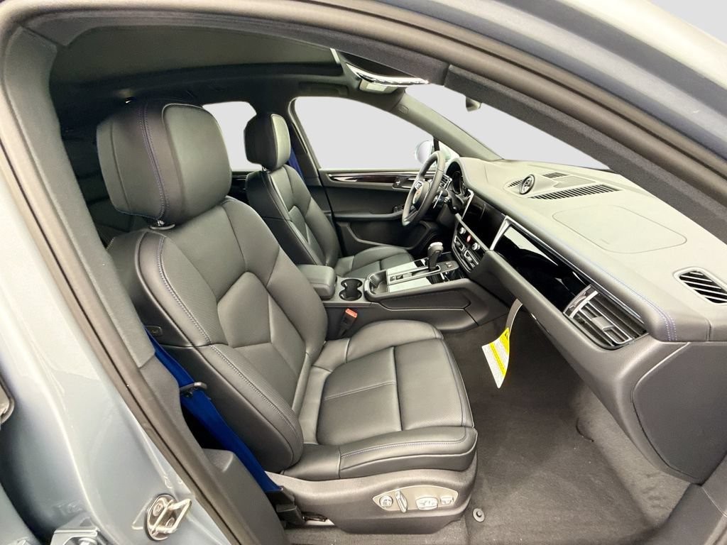 Used 2026 Porsche Macan AWD/4WD image 22
