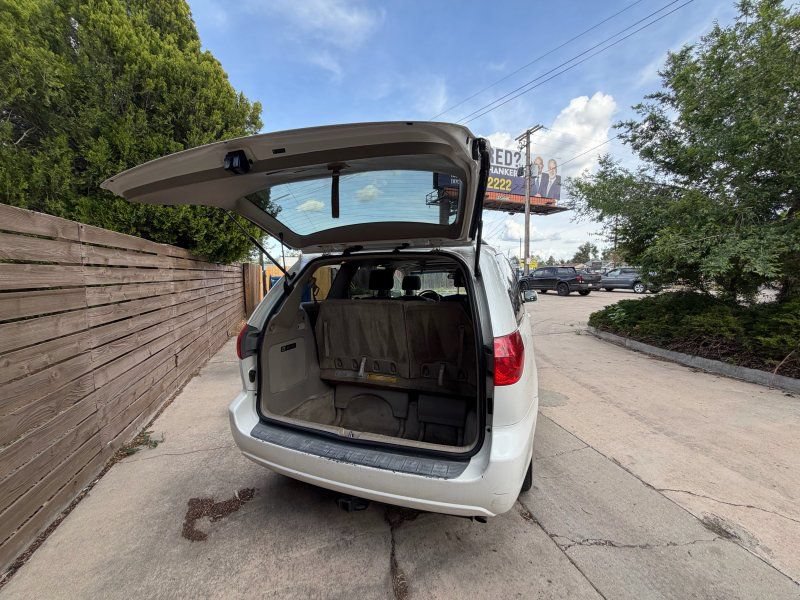 Used 2006 Toyota Sienna XLE w/ XLE Pkg 3 FWD image 14