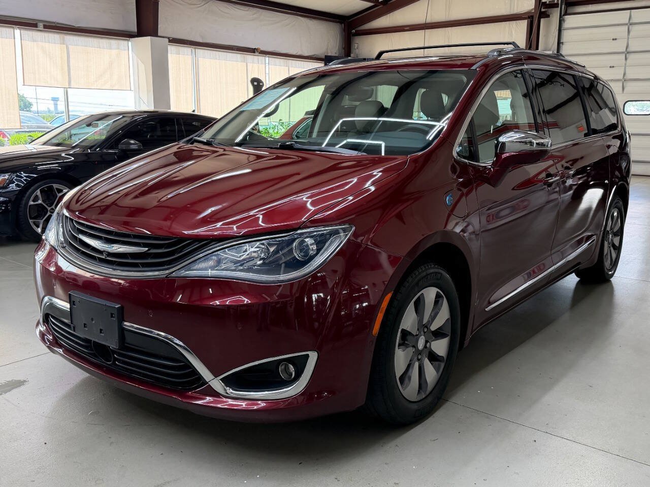 Used 2017 Chrysler Pacifica Platinum FWD image 5