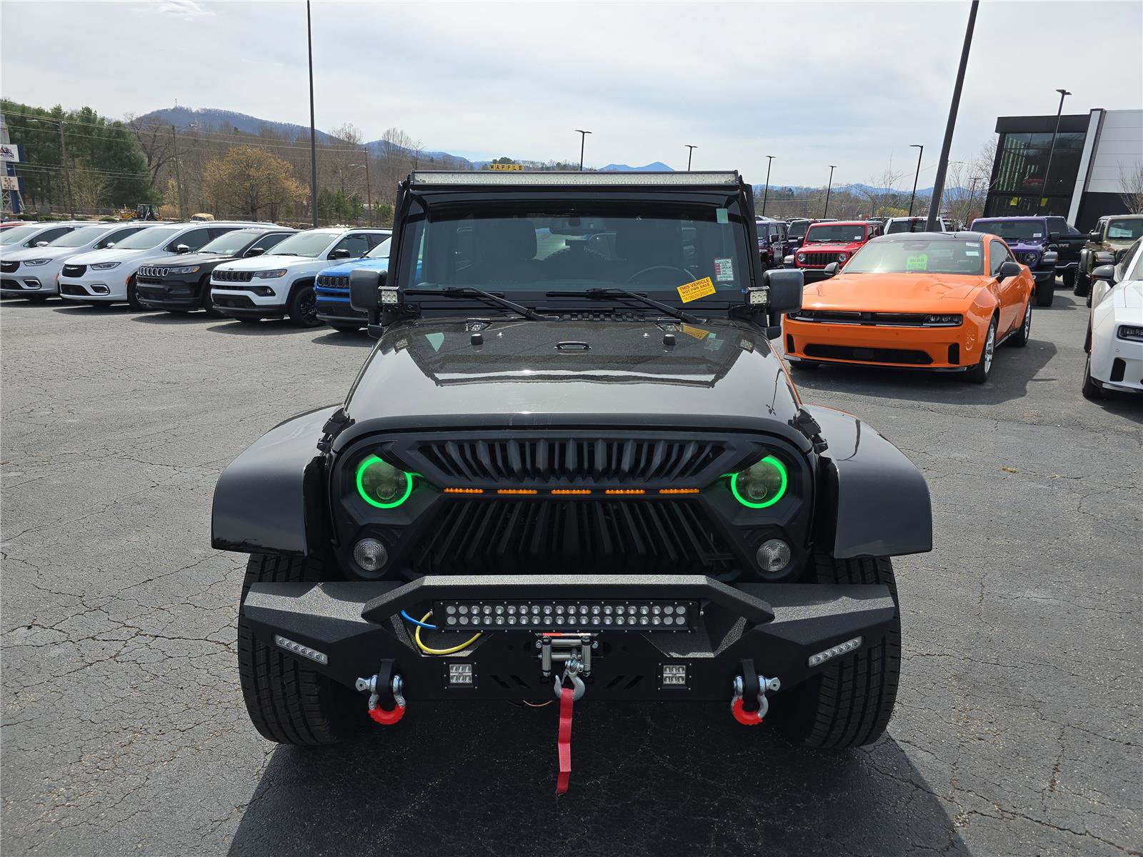 Used 2018 Jeep Wrangler Unlimited Sahara w/ Connectivity Group image 8