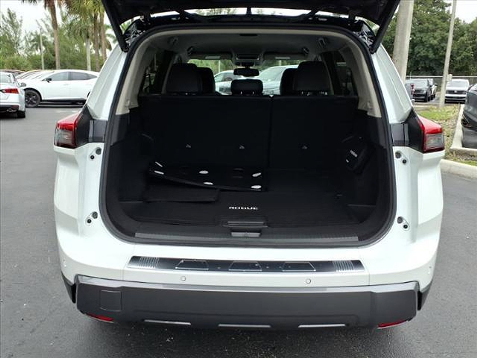 Certified 2024 Nissan Rogue SL image 32