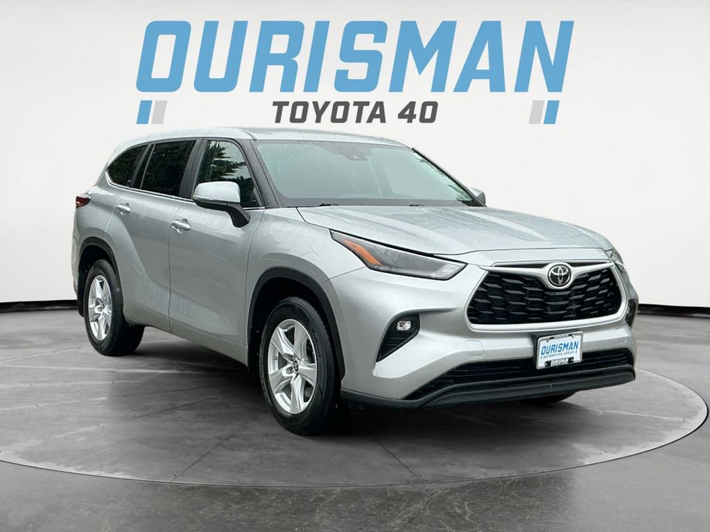 Used 2024 Toyota Highlander LE