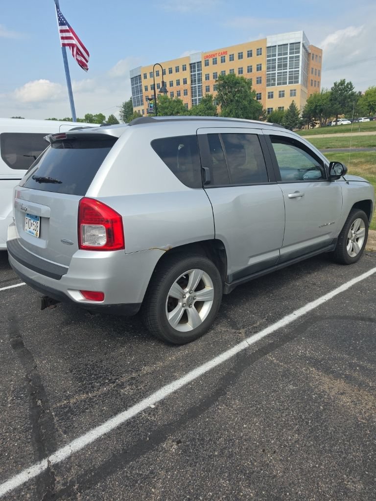 Used 2011 Jeep Compass Latitude AWD/4WD image 4