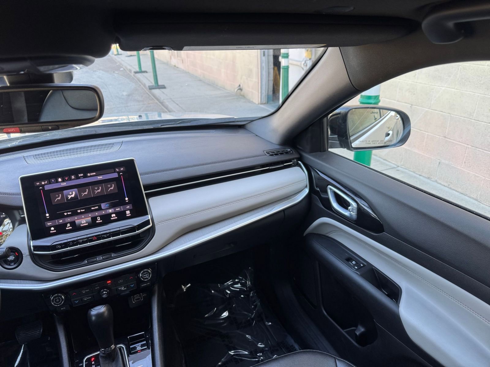 Used 2025 Jeep Compass Limited image 36