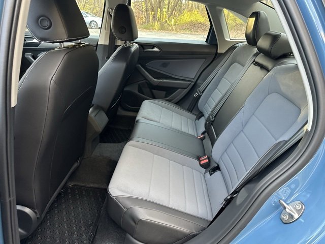 Used 2025 Volkswagen Jetta SE image 21