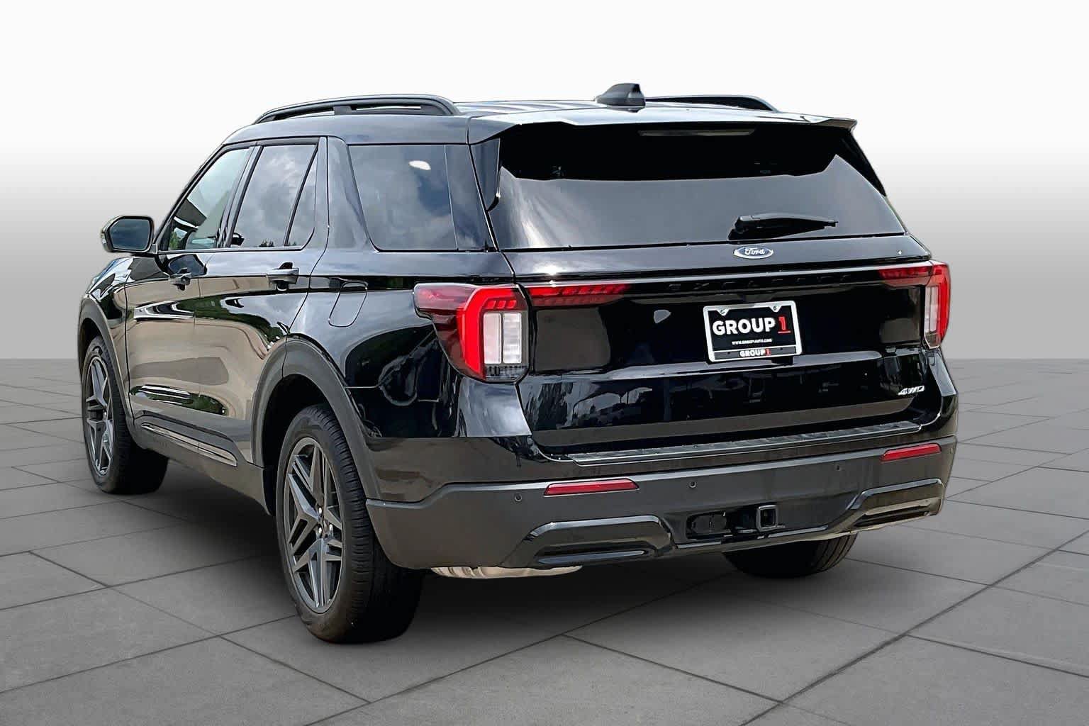 Used 2025 Ford Explorer ST-Line w/ ST-Line Street Pack AWD/4WD image 22
