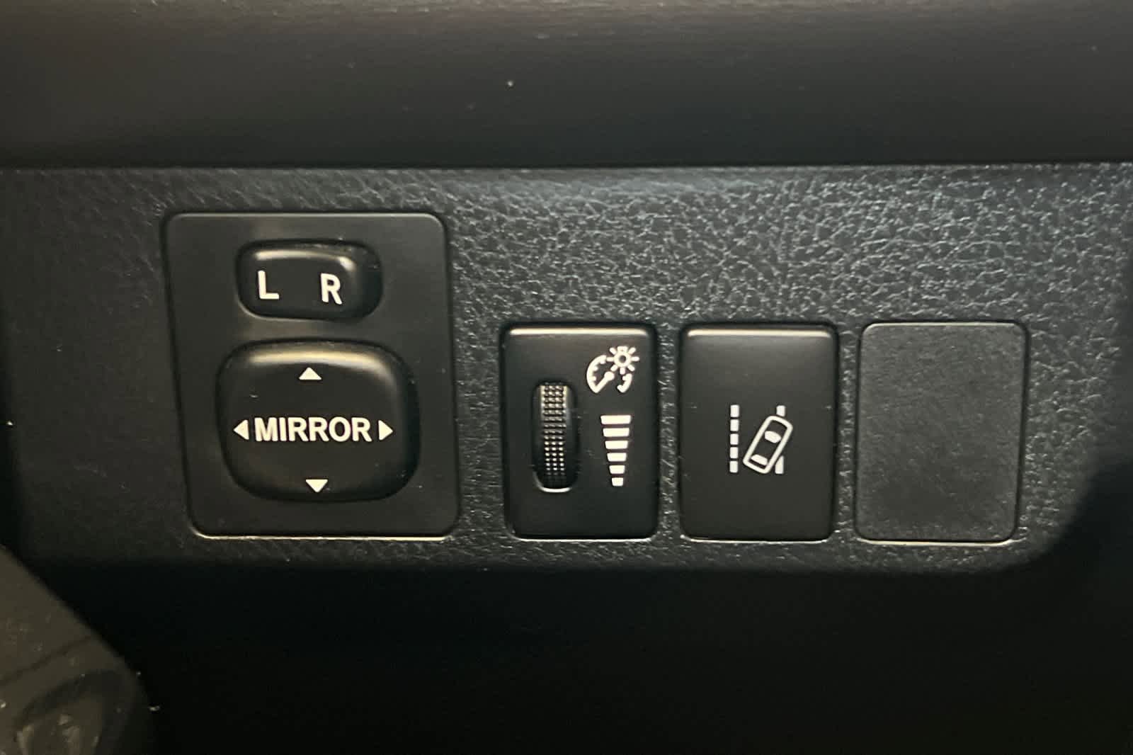 Used 2017 Toyota RAV4 Limited AWD/4WD image 30
