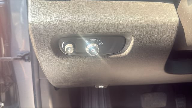 Used 2021 Chevrolet Traverse LS FWD image 14