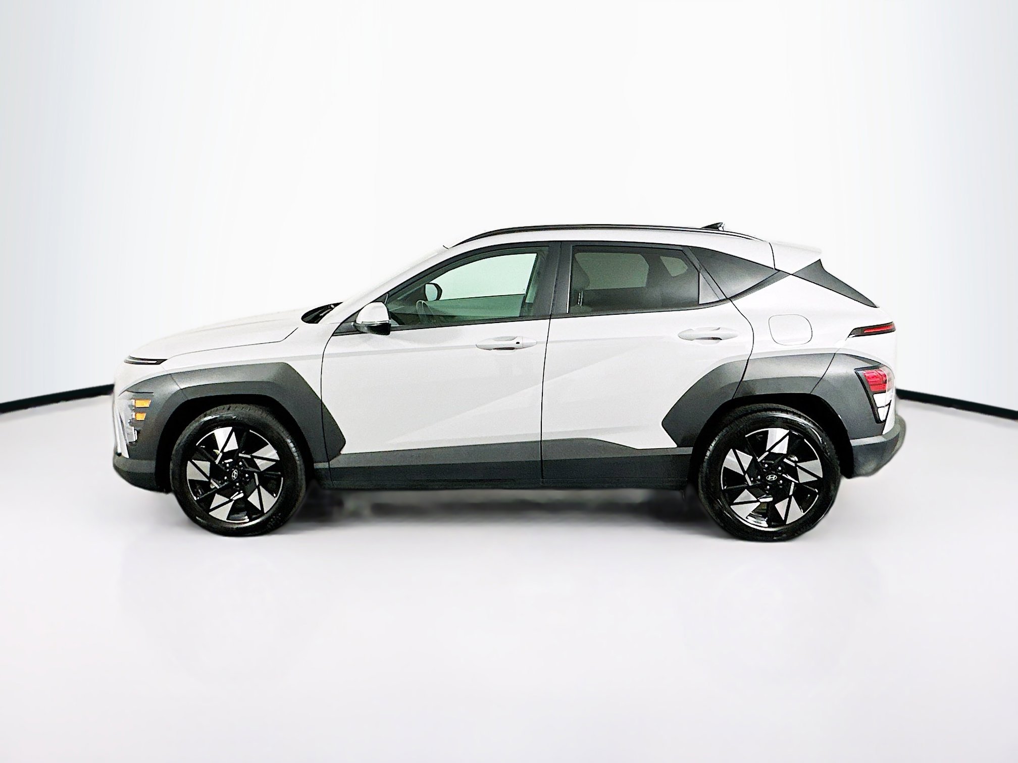 Used 2024 Hyundai Kona SEL image 4
