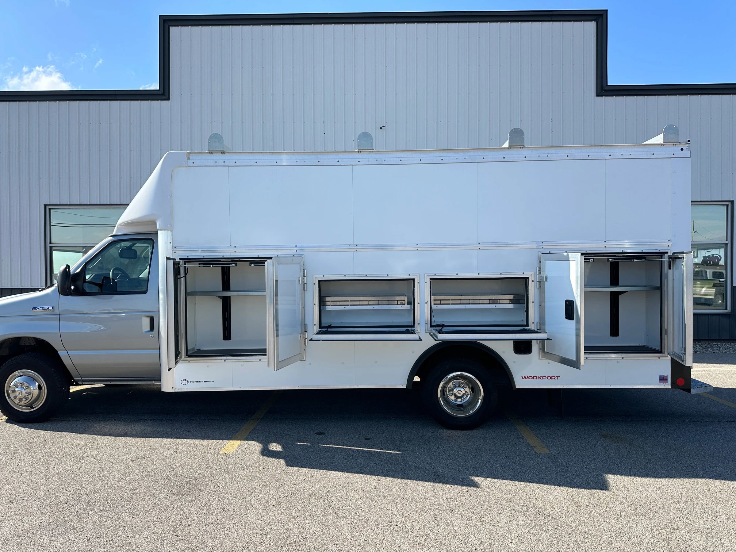 Used 2025 Ford E-450 and Econoline 450 Super Duty w/ Driver's Safety Package RWD image 2