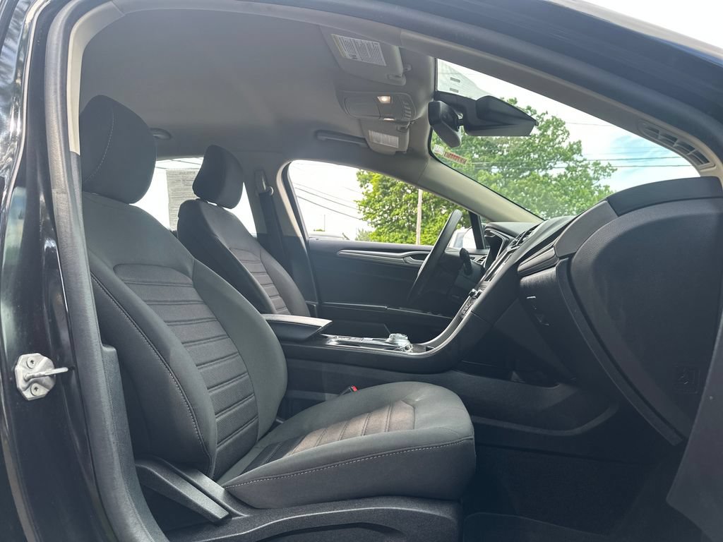 Used 2020 Ford Fusion SE FWD image 20