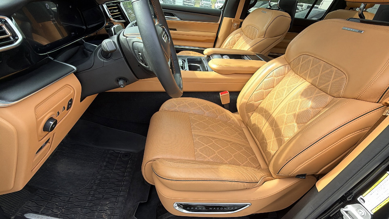 Used 2025 Jeep Grand Wagoneer Series III w/ Rear Seat Video Group 1 AWD/4WD image 16