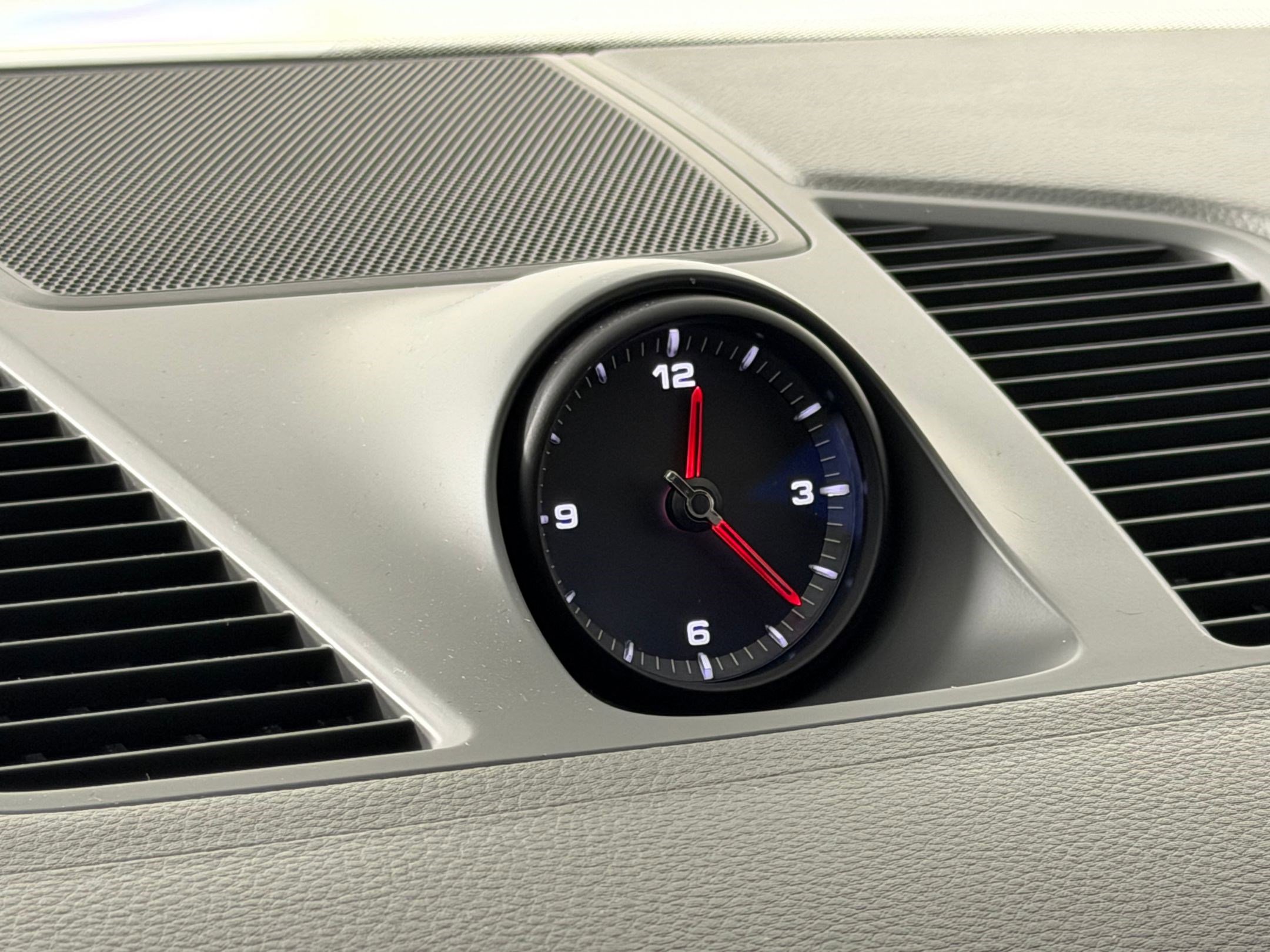 Used 2022 Porsche Cayenne image 24