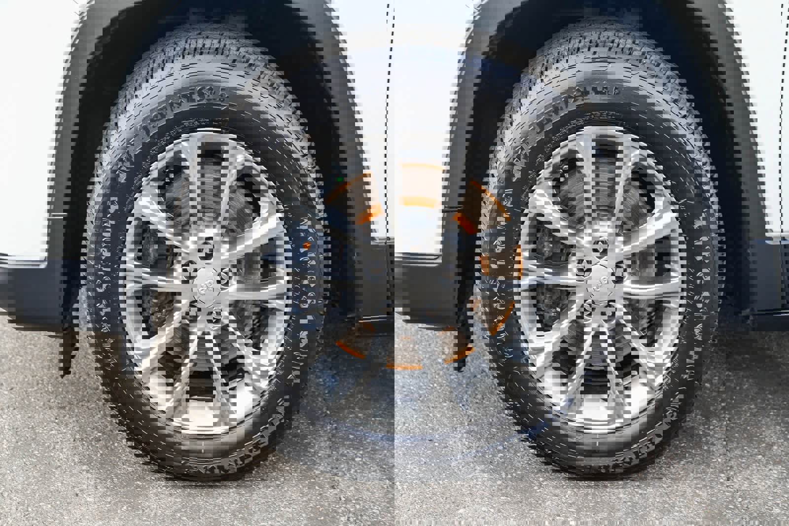 Used 2019 Jeep Cherokee Latitude Plus image 9