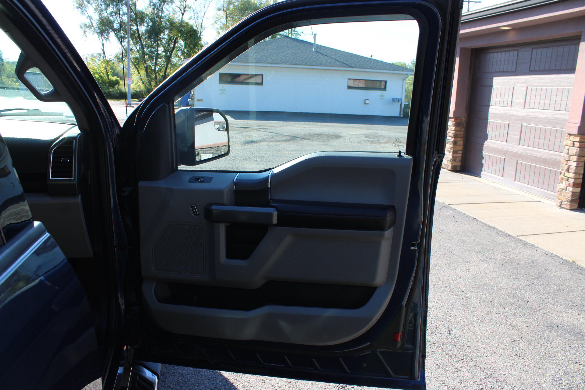 Used 2016 Ford F150 XLT w/ Equipment Group 302A Luxury AWD/4WD image 30