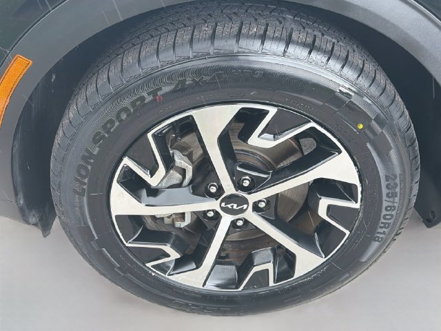 Used 2025 Kia Sportage EX FWD image 32