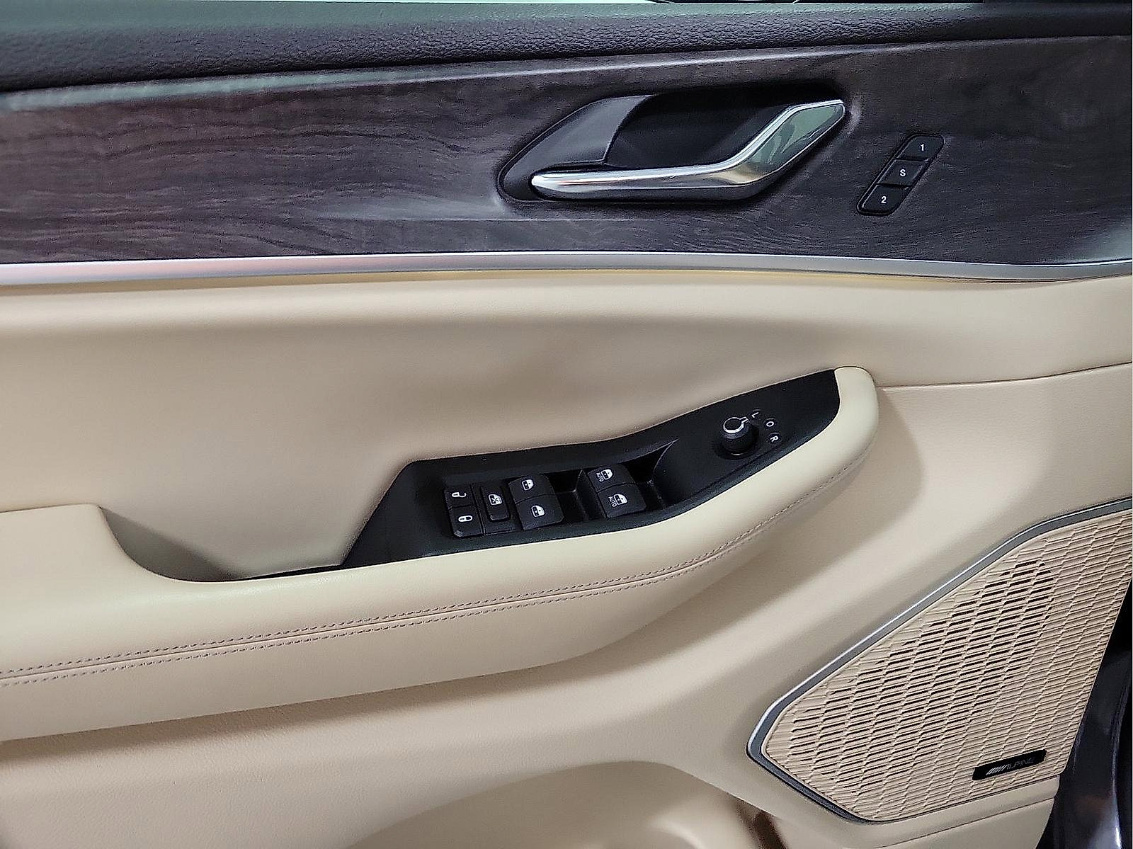 Used 2024 Jeep Grand Cherokee L Limited w/ Luxury Tech Group II image 11