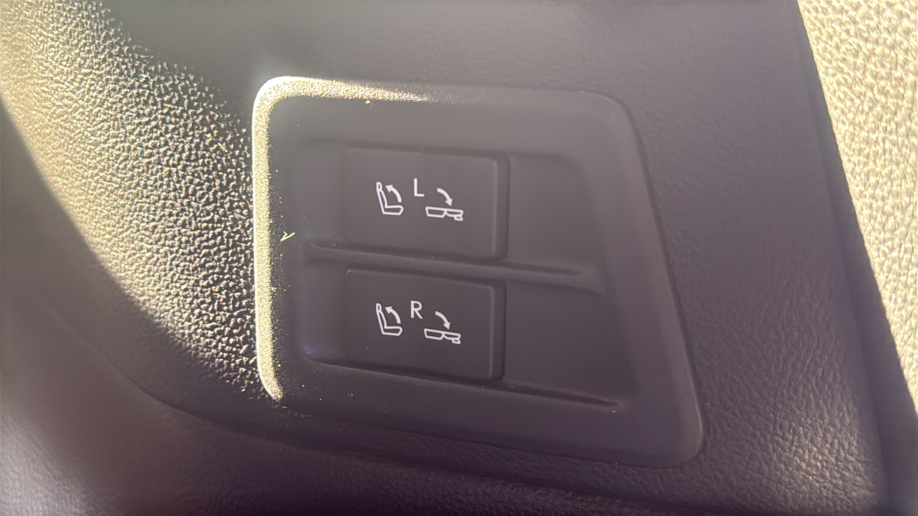 Used 2024 Lexus LX 600 4WD w/ Luxury Package image 27
