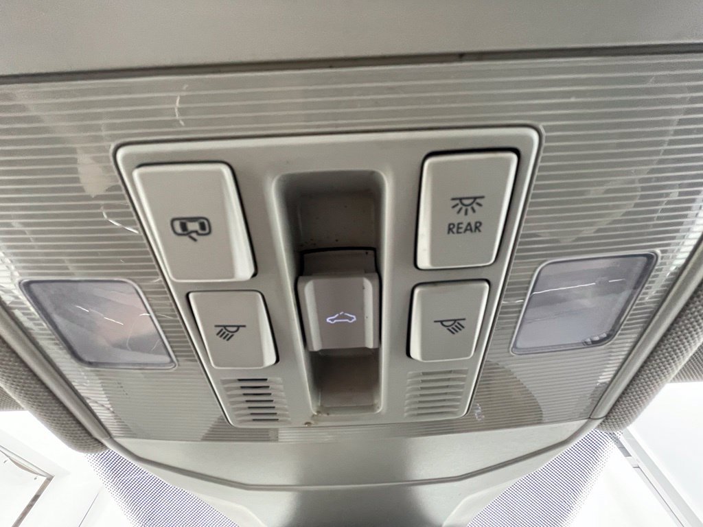 Used 2025 Volkswagen Jetta SEL FWD image 24