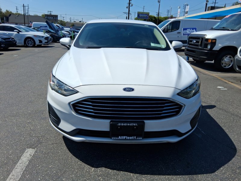 Used 2019 Ford Fusion SE FWD image 2