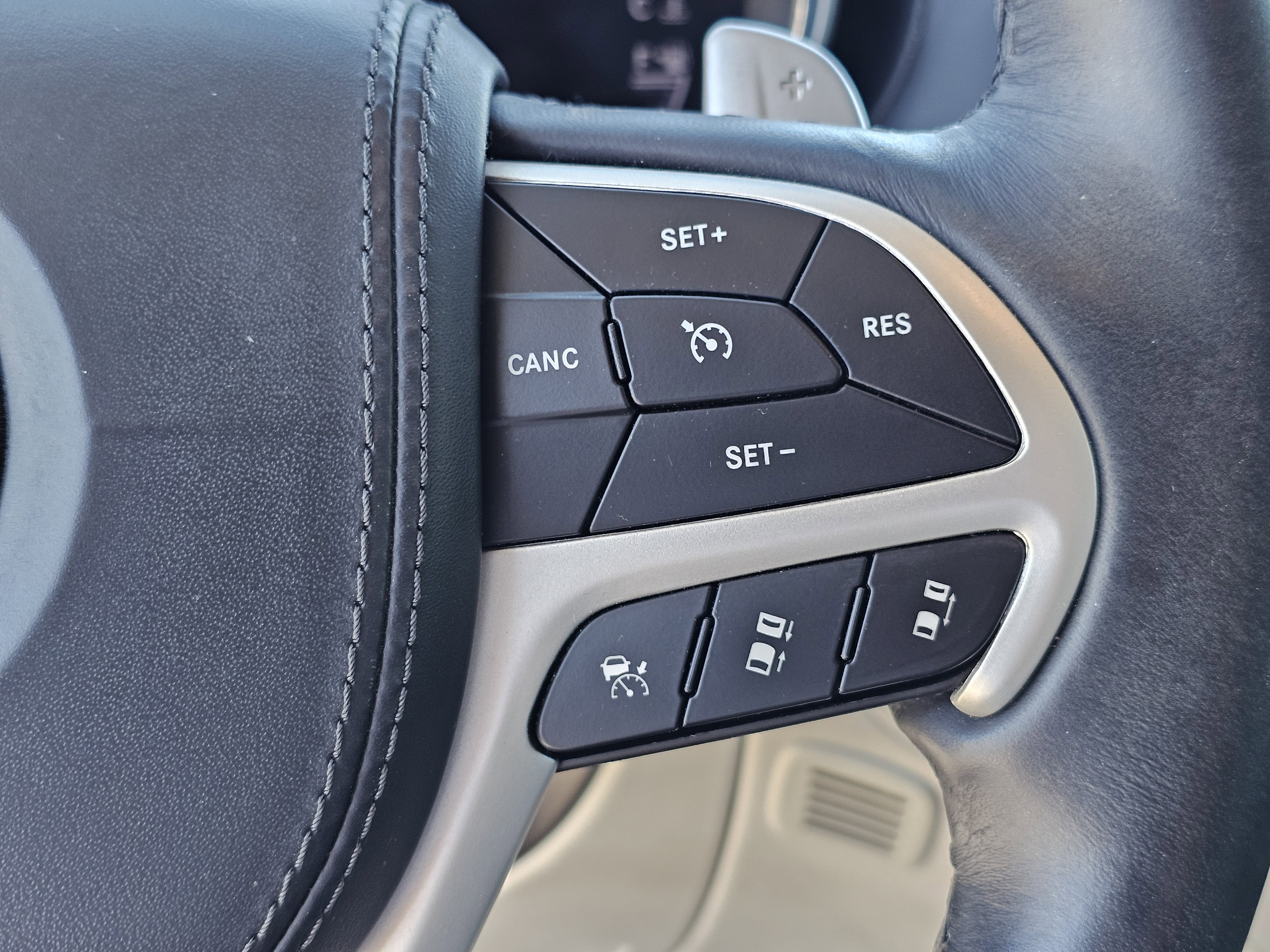 Used 2019 Jeep Grand Cherokee Summit AWD/4WD image 23