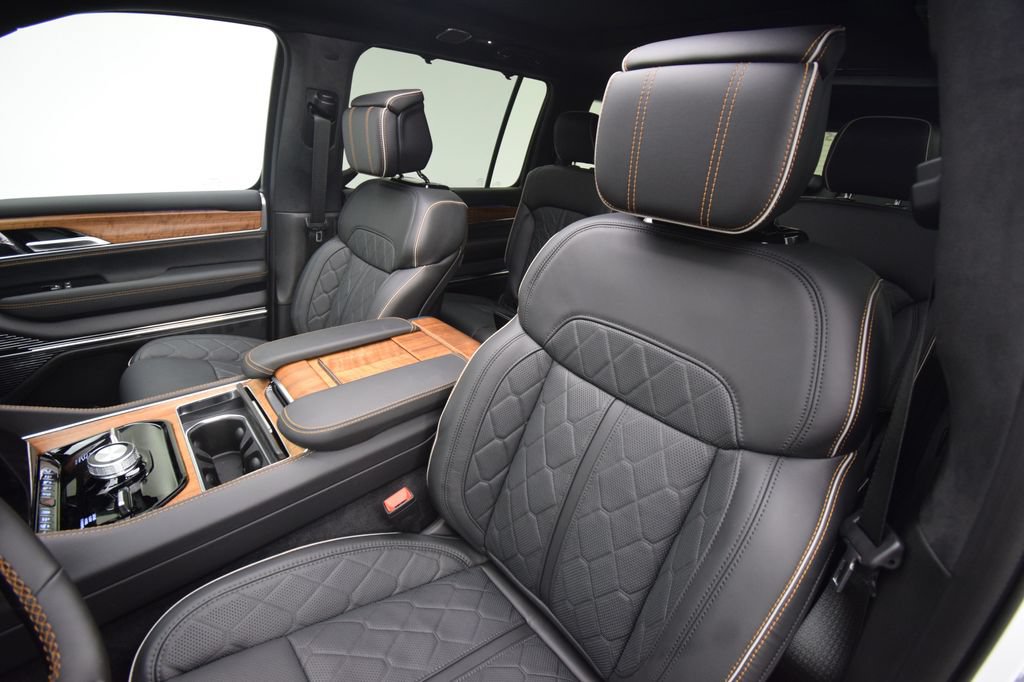 New 2026 Jeep Grand Wagoneer Summit AWD/4WD image 37