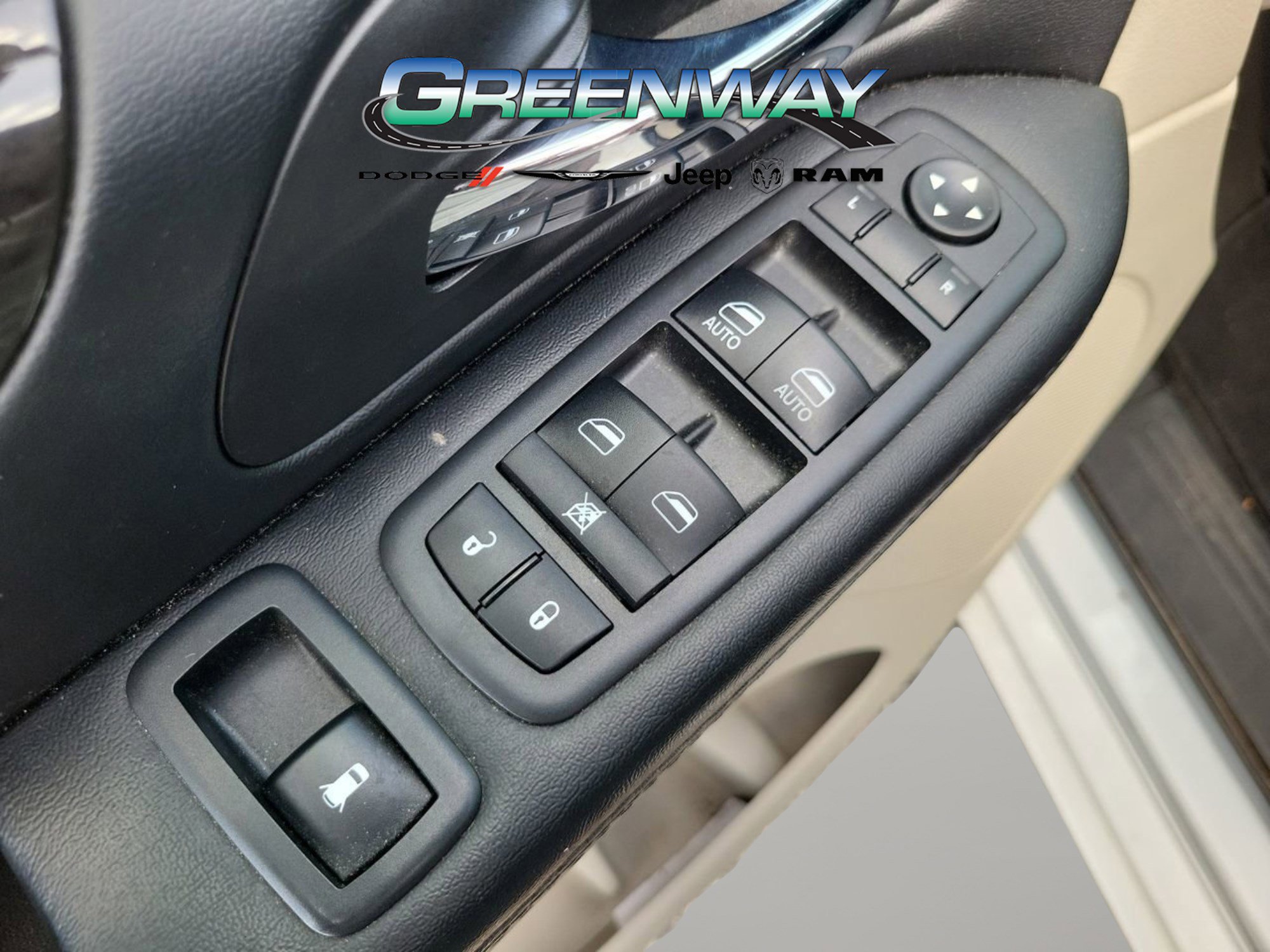 Used 2019 Dodge Grand Caravan SE FWD image 14