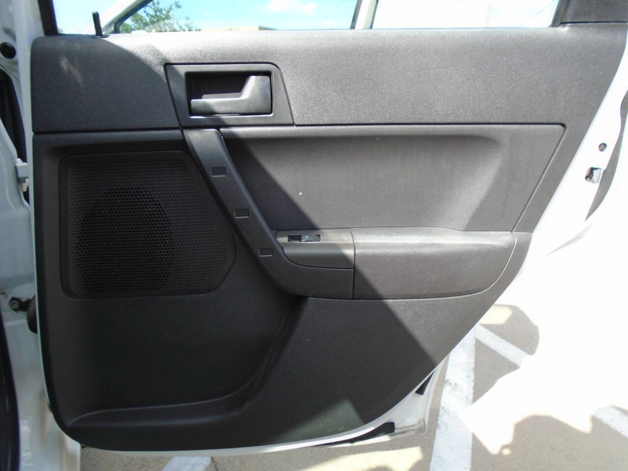 Used 2009 Ford Focus SE FWD image 30