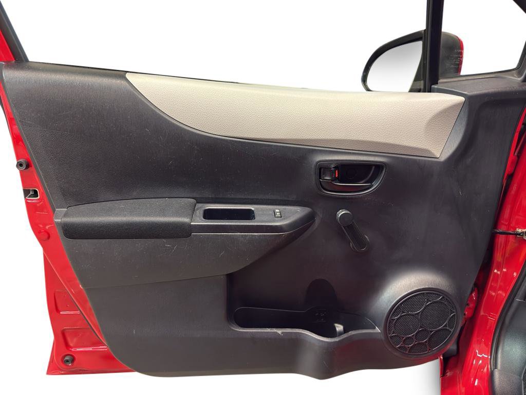 Used 2014 Toyota Yaris L FWD image 13