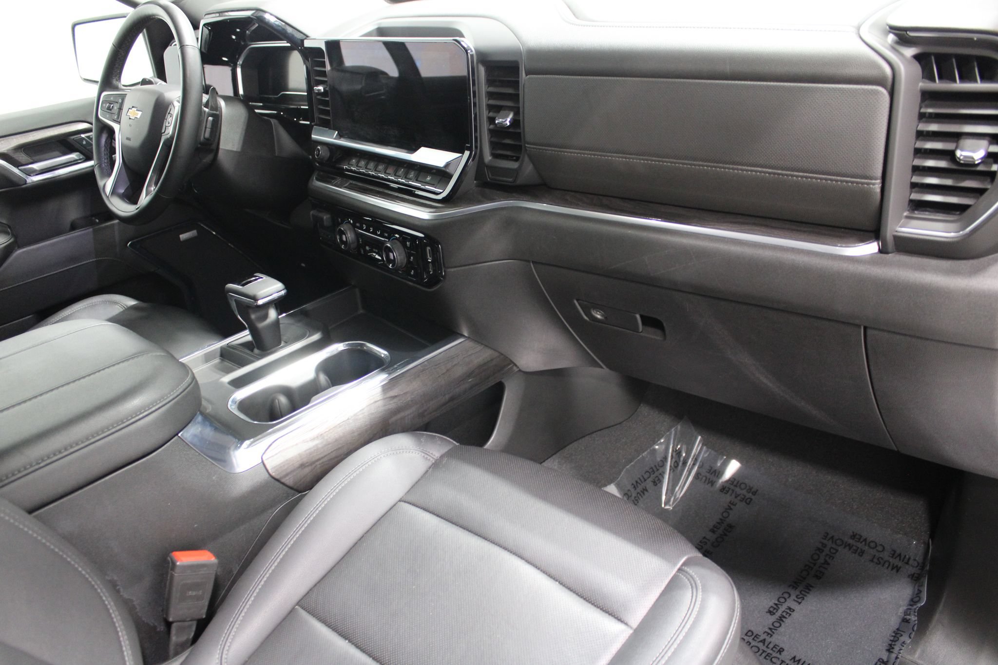 Used 2024 Chevrolet Silverado 1500 LTZ AWD/4WD image 25