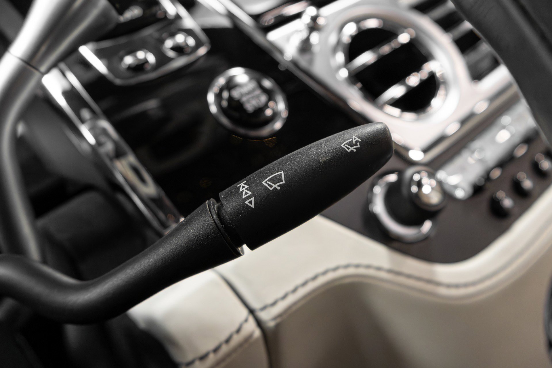 Used 2016 Rolls-Royce Wraith image 55