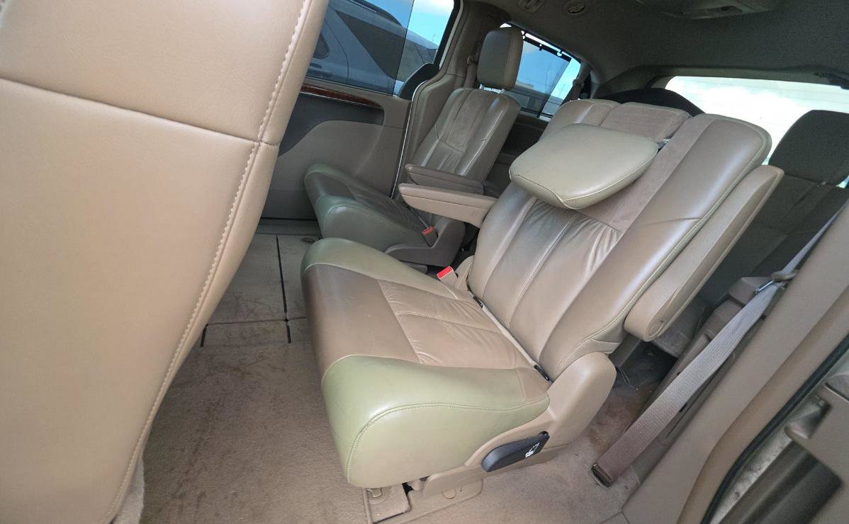 Used 2011 Chrysler Town & Country Limited w/ Trailer Tow Group FWD image 13