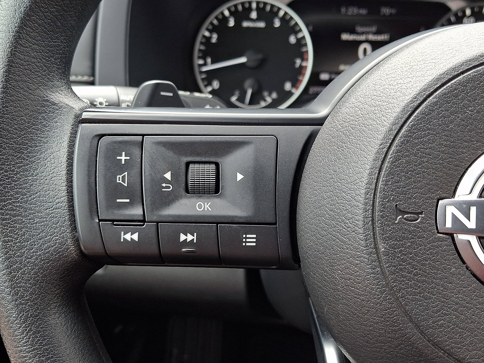 Used 2024 Nissan Pathfinder S AWD/4WD image 21