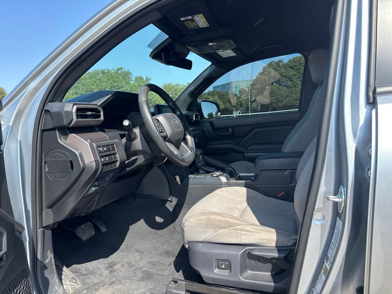 Used 2025 Toyota Tacoma SR5 AWD/4WD image 7