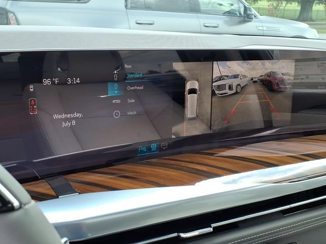 New 2026 Cadillac Escalade Platinum Luxury w/ LPO, Radiant Package AWD/4WD image 13