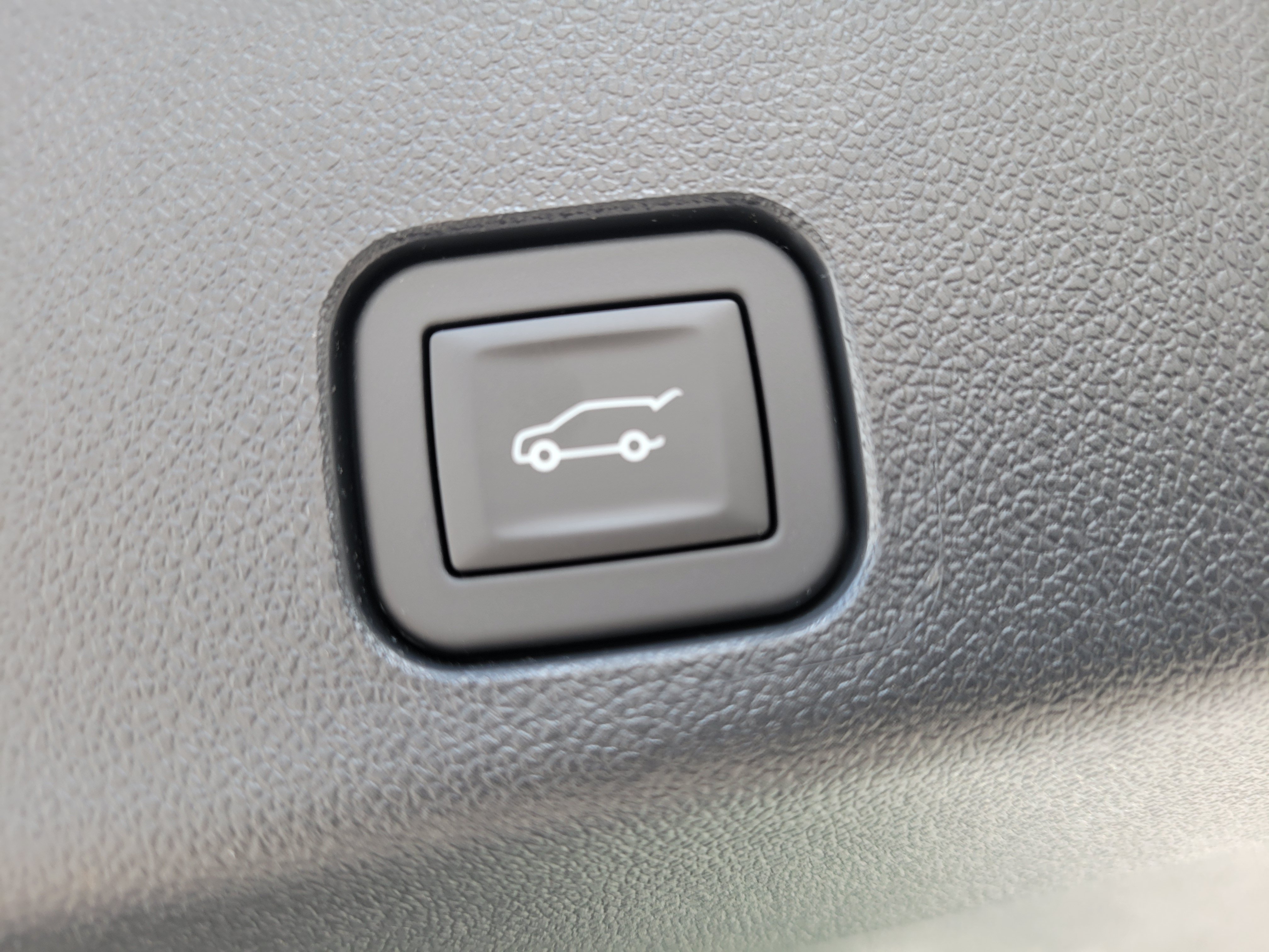 New 2027 Chevrolet Traverse RS w/ LPO, Floor Liner Package FWD image 8