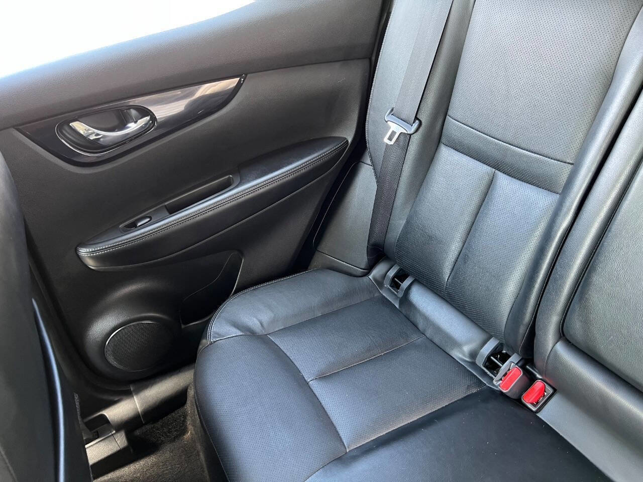 Used 2017 Nissan Rogue Sport SL w/ SL Premium Package image 26