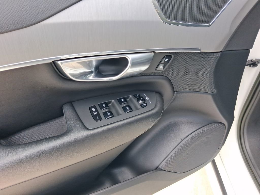 Used 2023 Volvo XC90 B5 Core w/ Protection Package Premier image 16