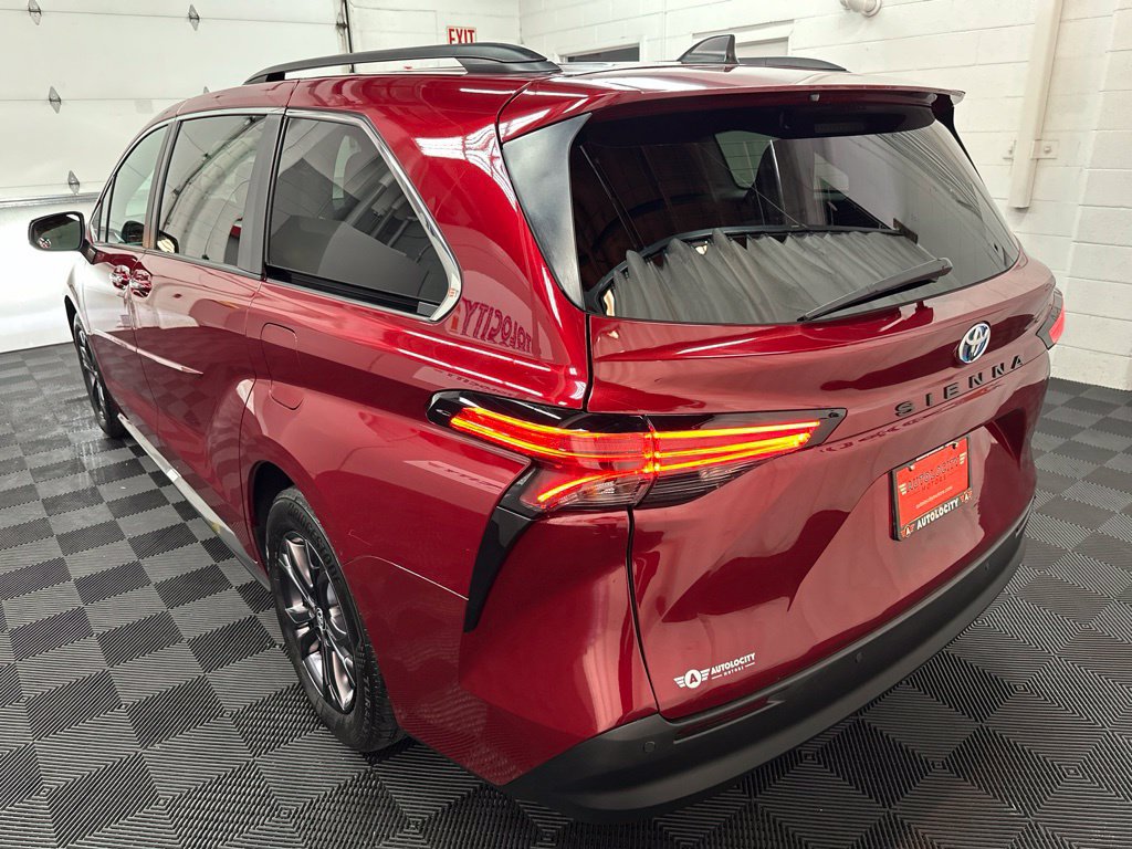 Used 2024 Toyota Sienna XSE w/ XSE Plus Package AWD/4WD image 7