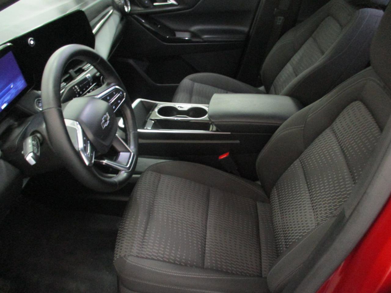 Used 2025 Chevrolet Equinox LT w/ Midnight Edition image 9