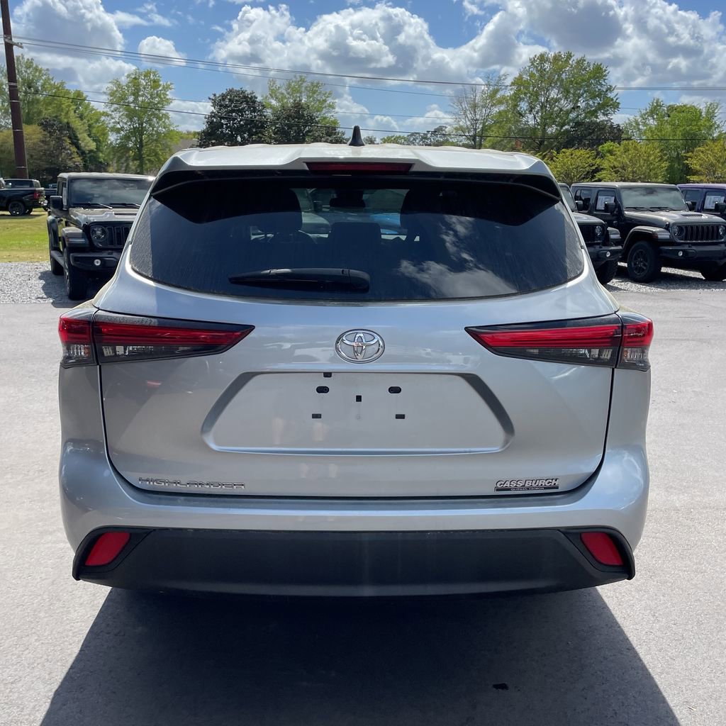 Used 2023 Toyota Highlander L image 4