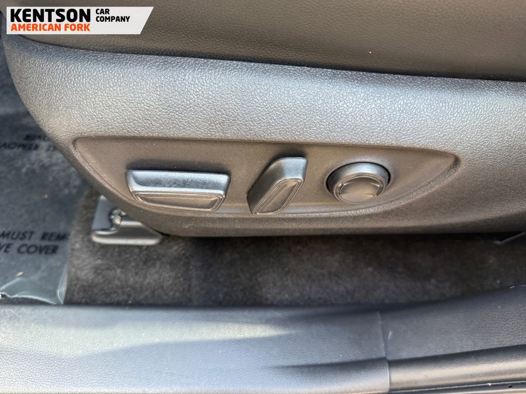 Used 2025 Toyota Highlander XLE image 37