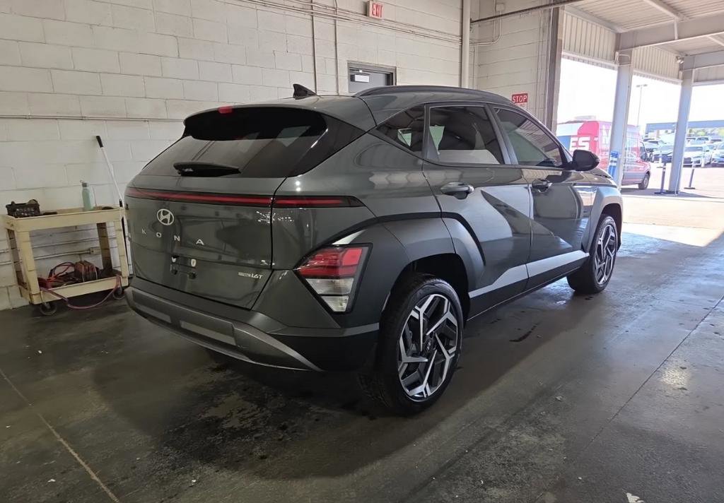 Used 2026 Hyundai Kona SEL Premium image 2